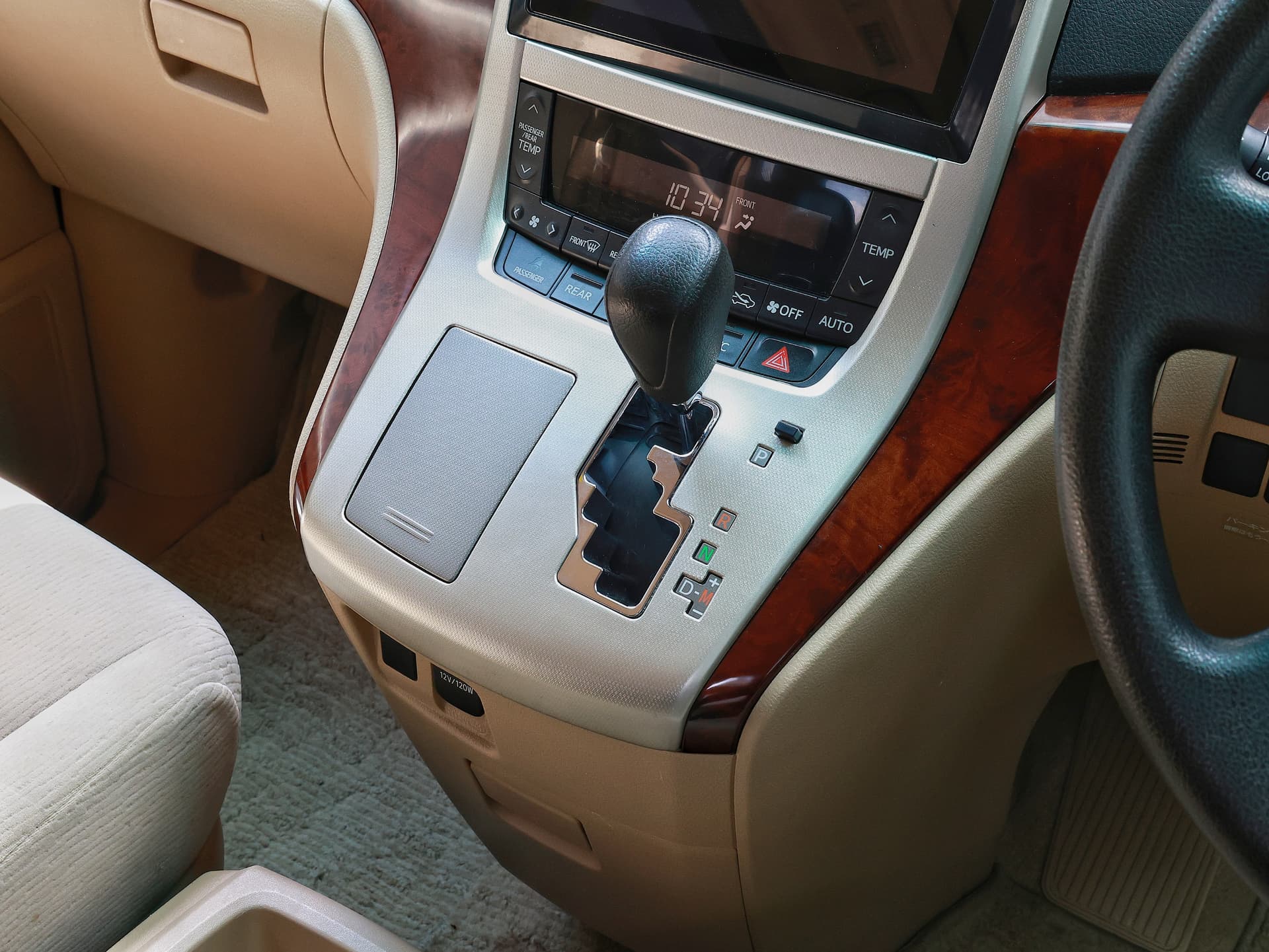 2010 Toyota Alphard 240X image-10
