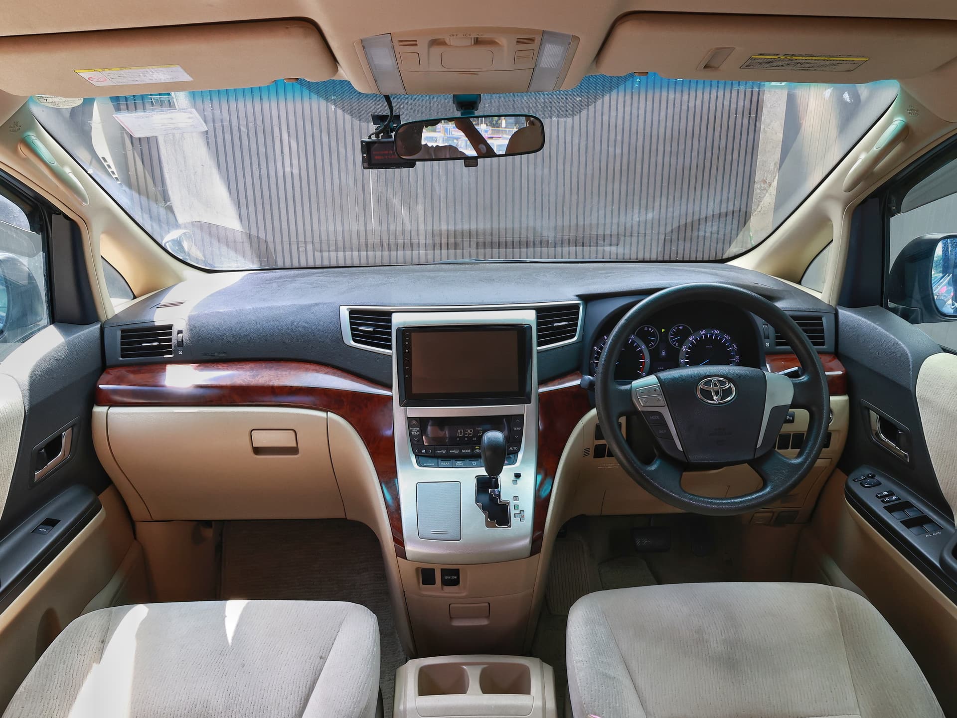 2010 Toyota Alphard 240X image-11