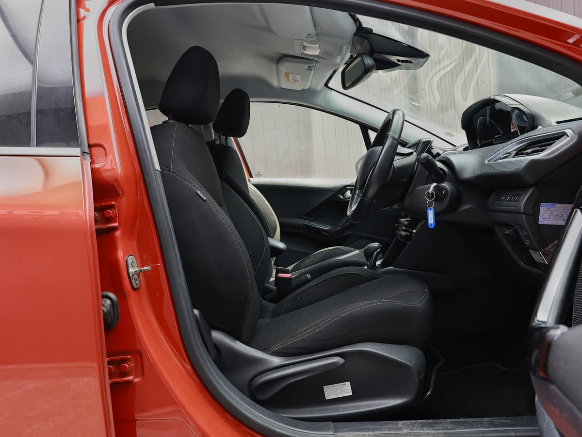 2016 Peugeot 208 Allure image-7