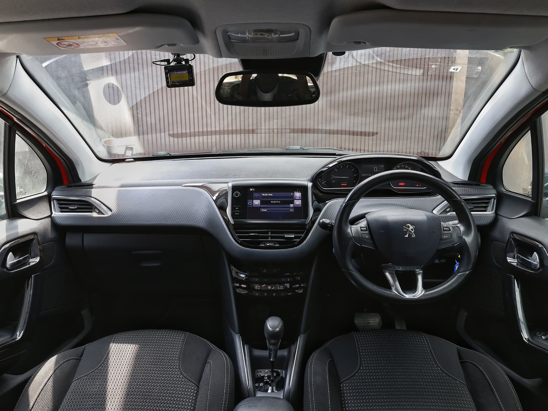 2016 Peugeot 208 Allure image-10