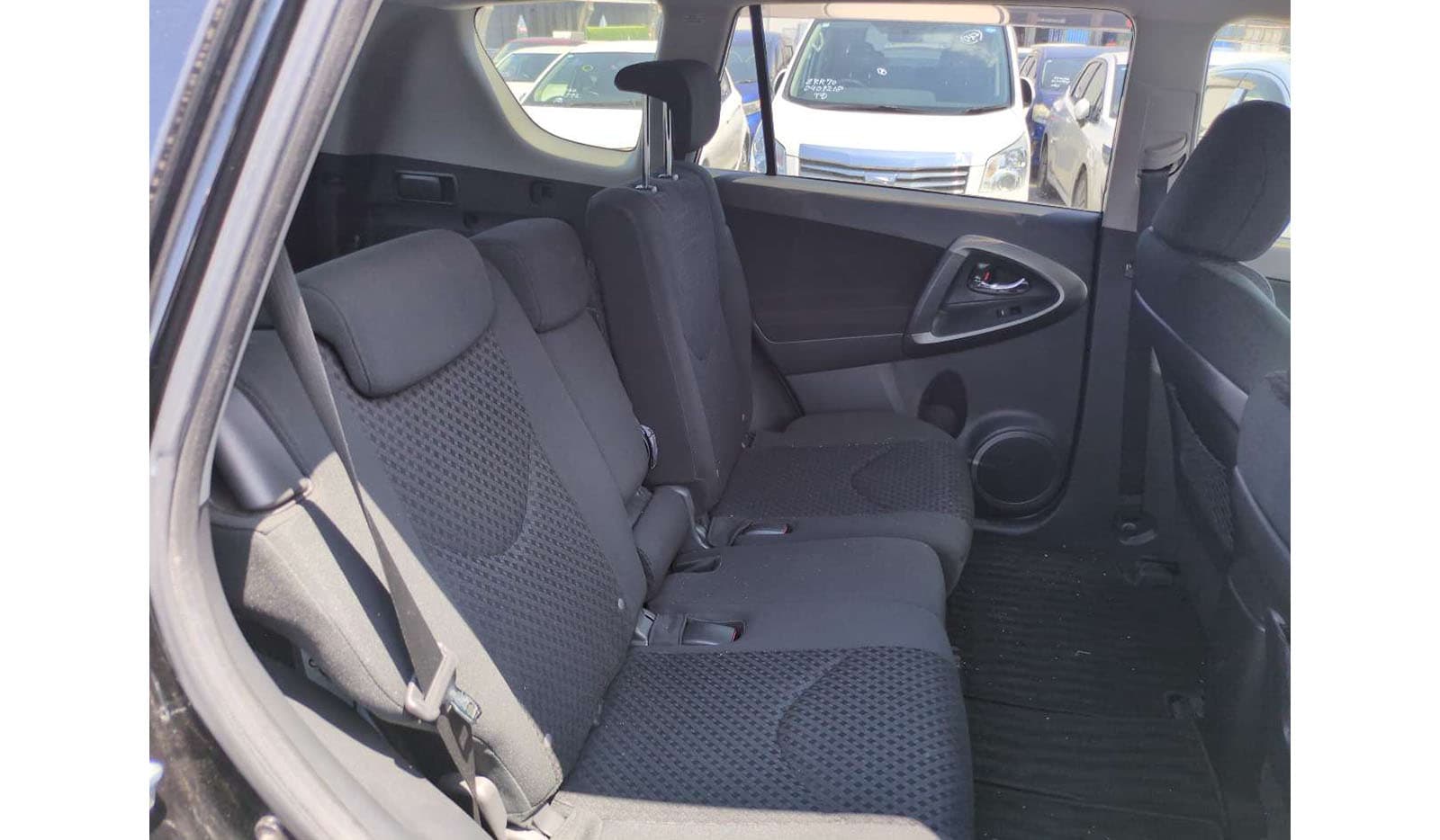 2013 Toyota Vanguard 240S image-8