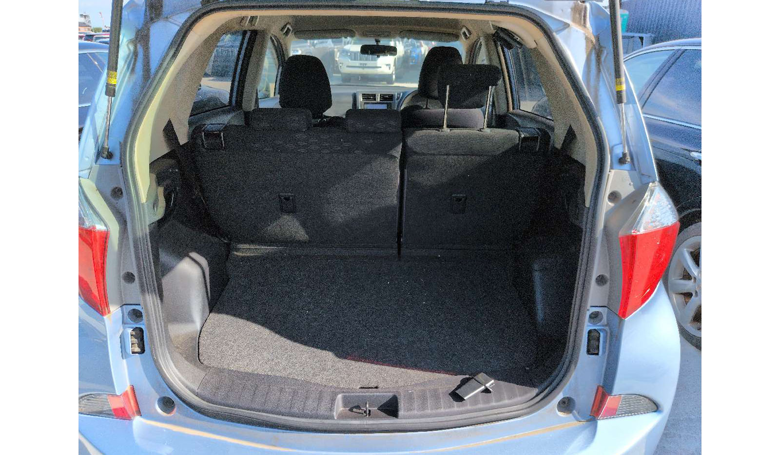 2013 Toyota Ractis X image-5