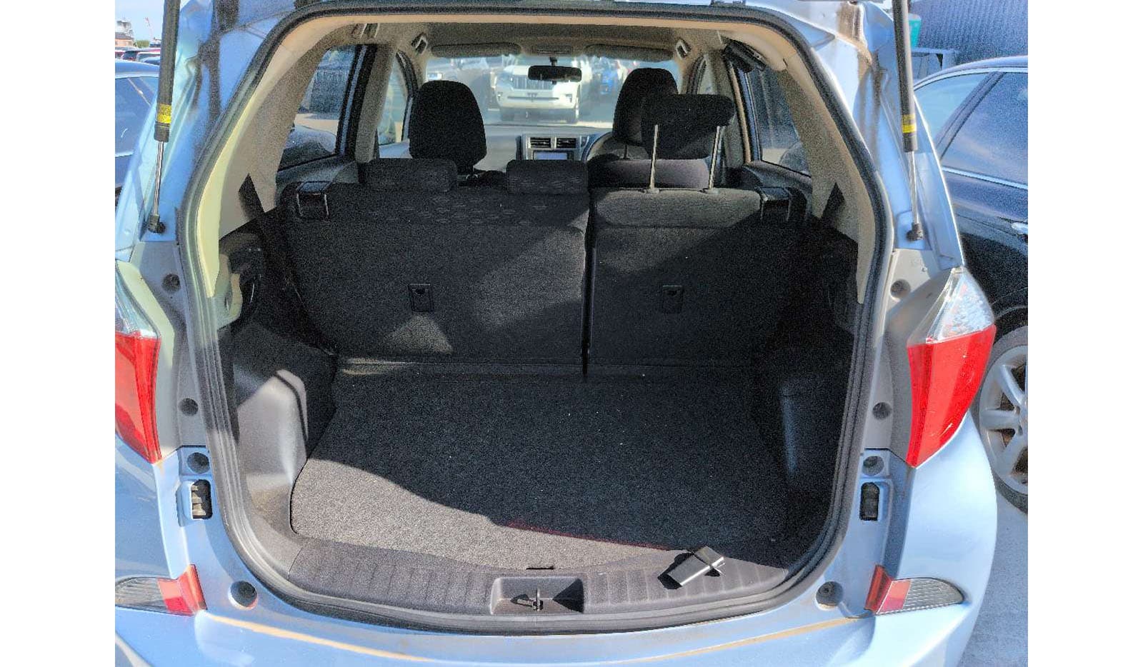 2013 Toyota Ractis X image-5