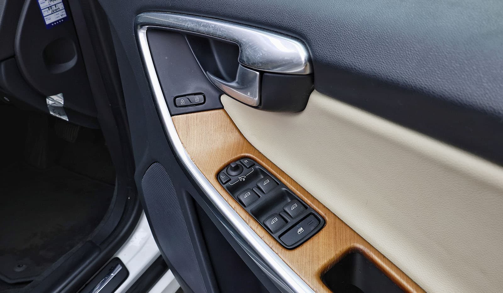 2017 Volvo XC60 D4 Clasic image-11