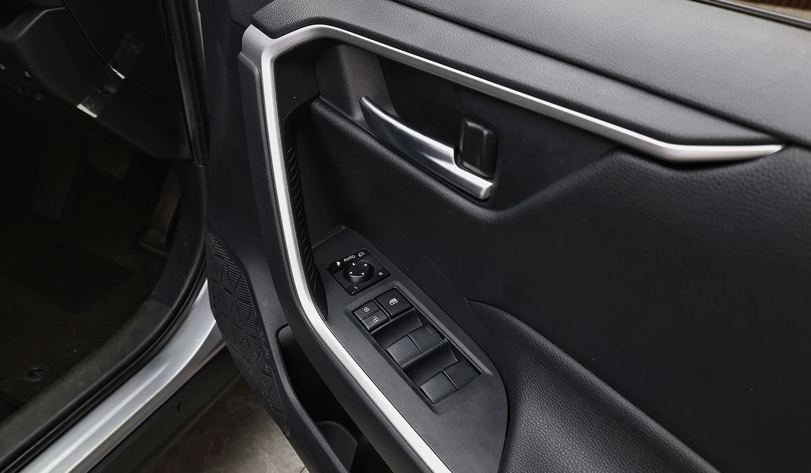 2020 Toyota RAV-4 image-9