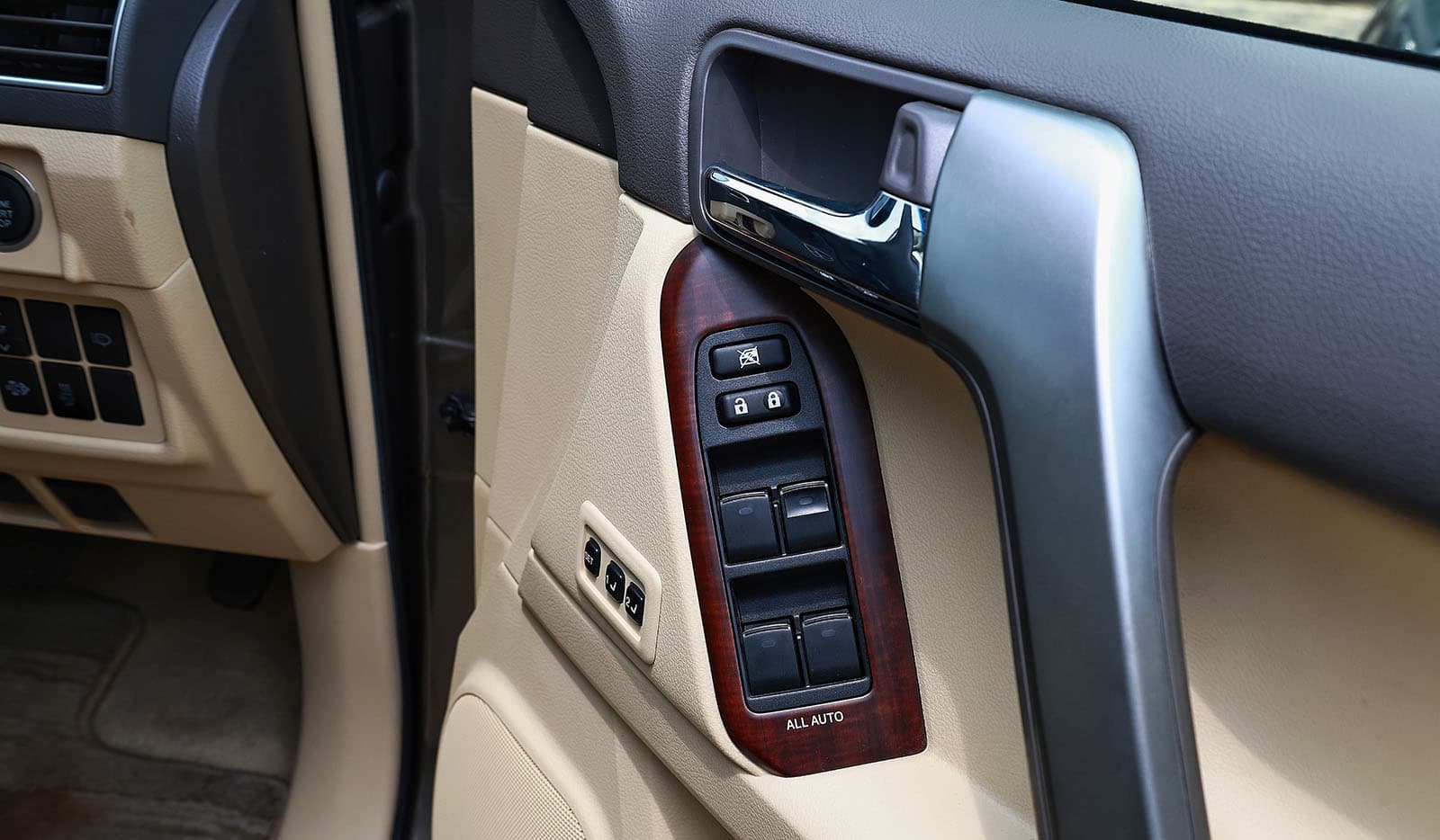 2017 Toyota Land Cruiser Prado image-10