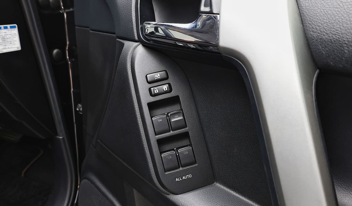 2013 Toyota Land Cruiser Prado TX image-10