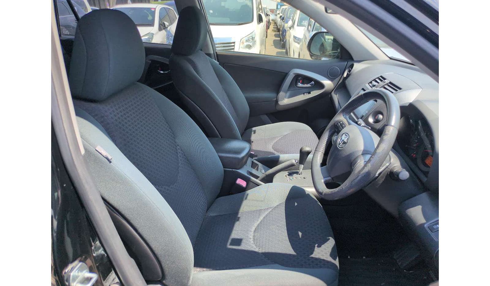 2013 Toyota Vanguard 240S image-6