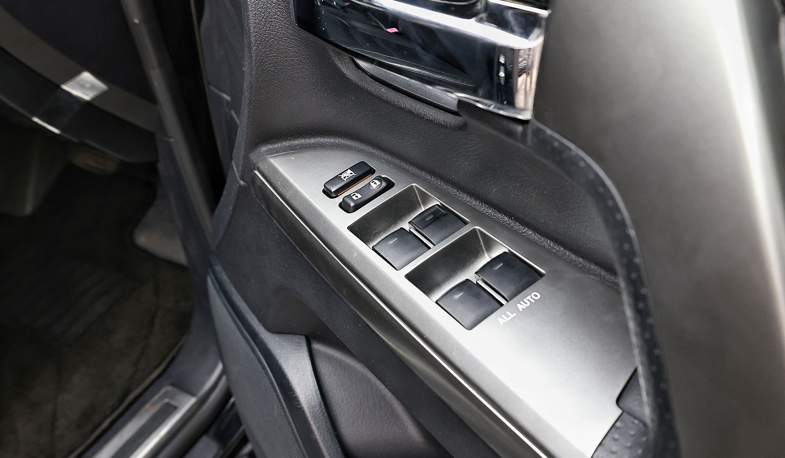 2013 Toyota Land Cruiser 200 ZX image-10