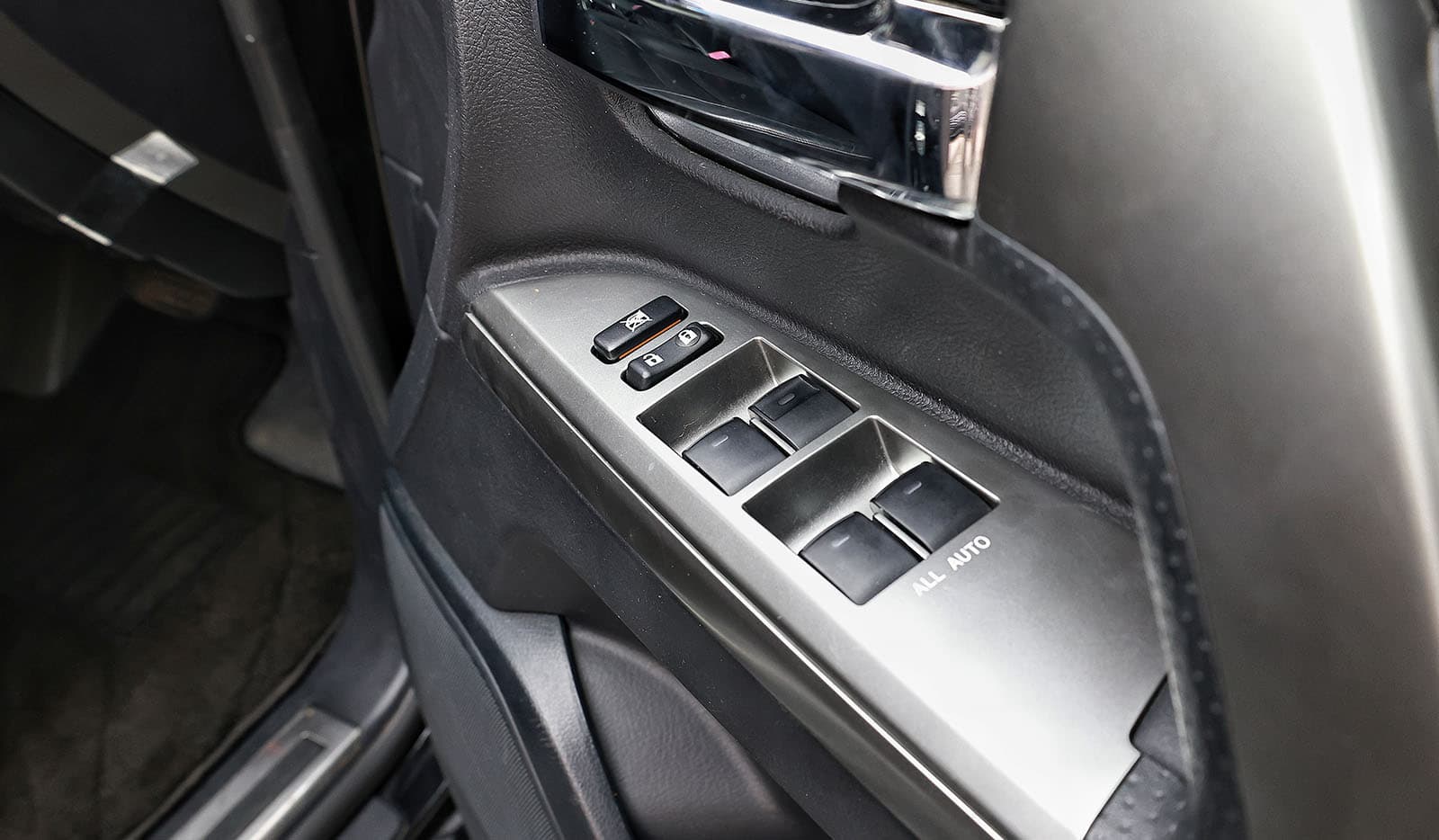 2013 Toyota Land Cruiser 200 ZX image-10