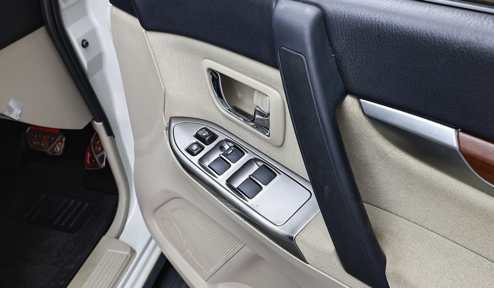 2012 Mitsubishi Pajero Long Exeed image-12