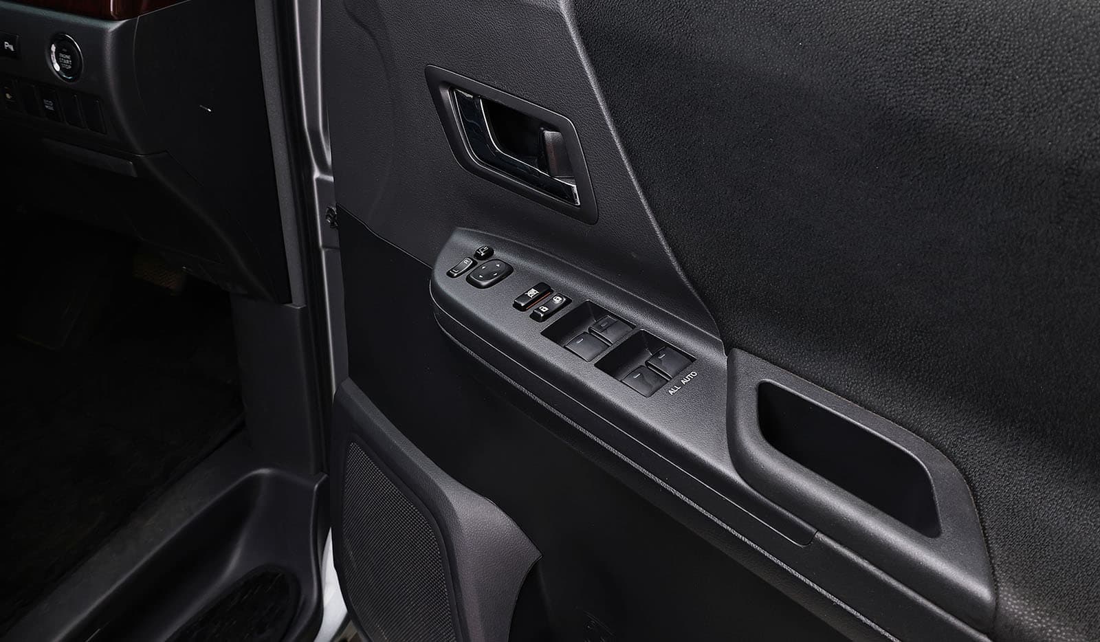 2012 Toyota Alphard 240S image-10