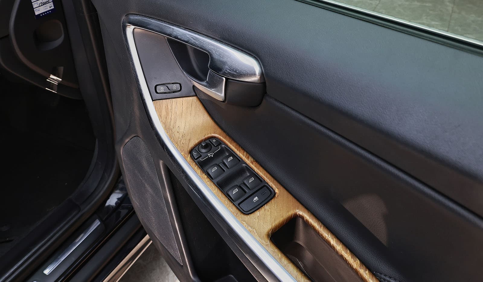 2017 Volvo XC60 D4 CLASSIC image-10