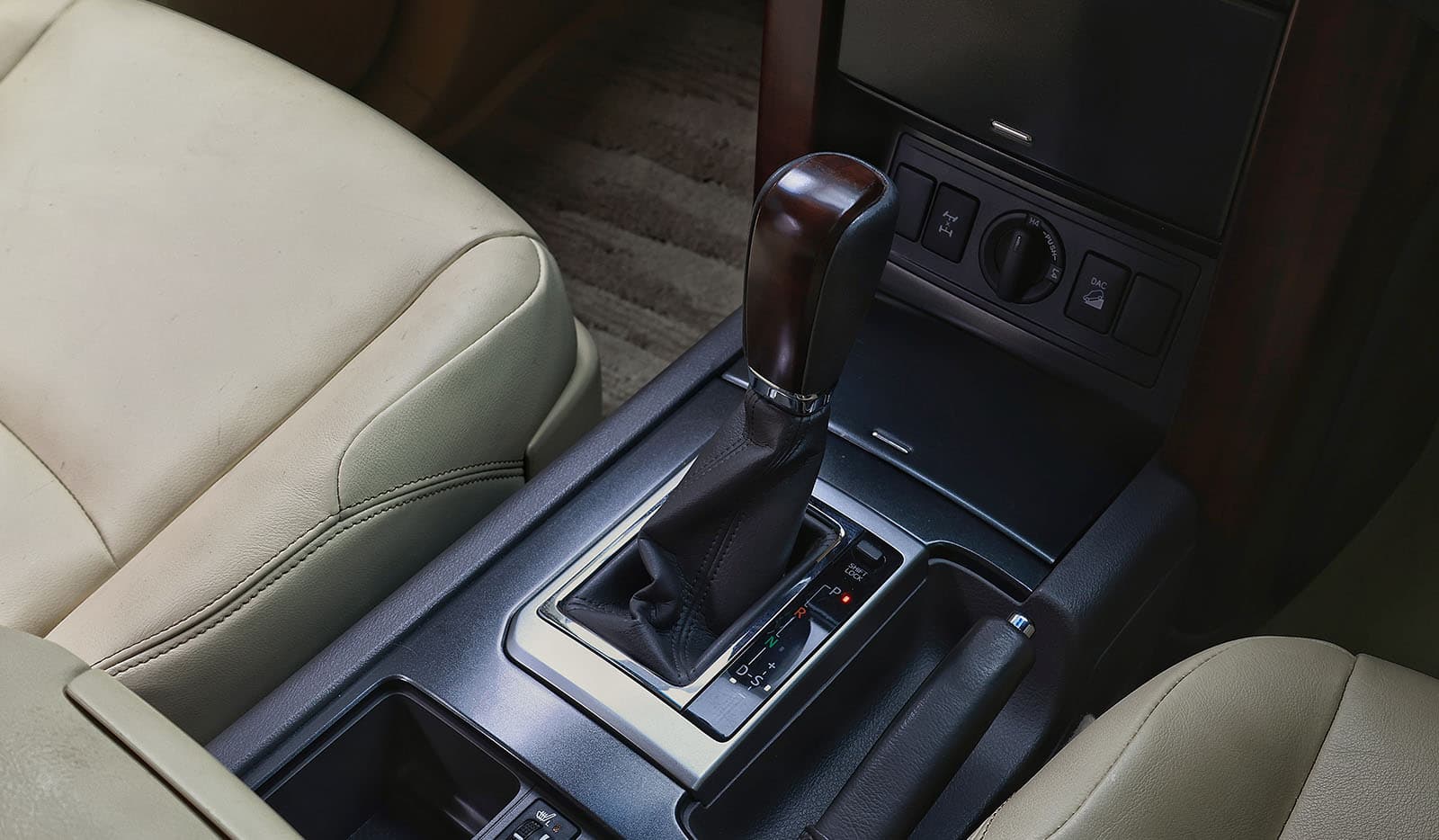 2017 Toyota Land Cruiser Prado image-9