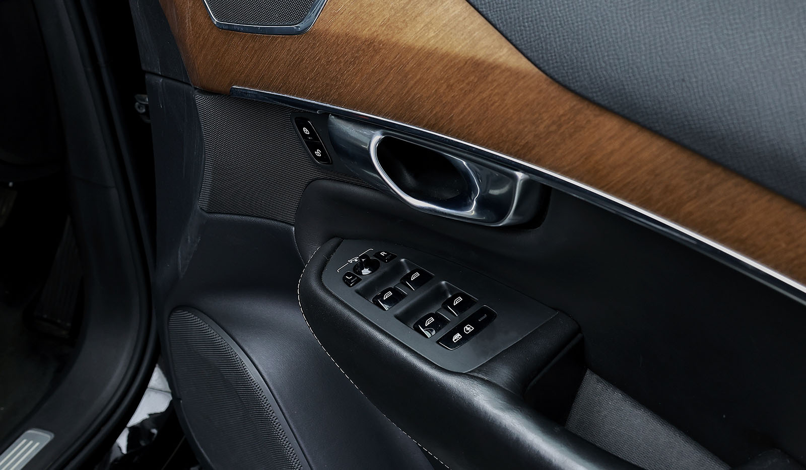 2017 Volvo XC90 T6 AWD INSCRIPTION image-10