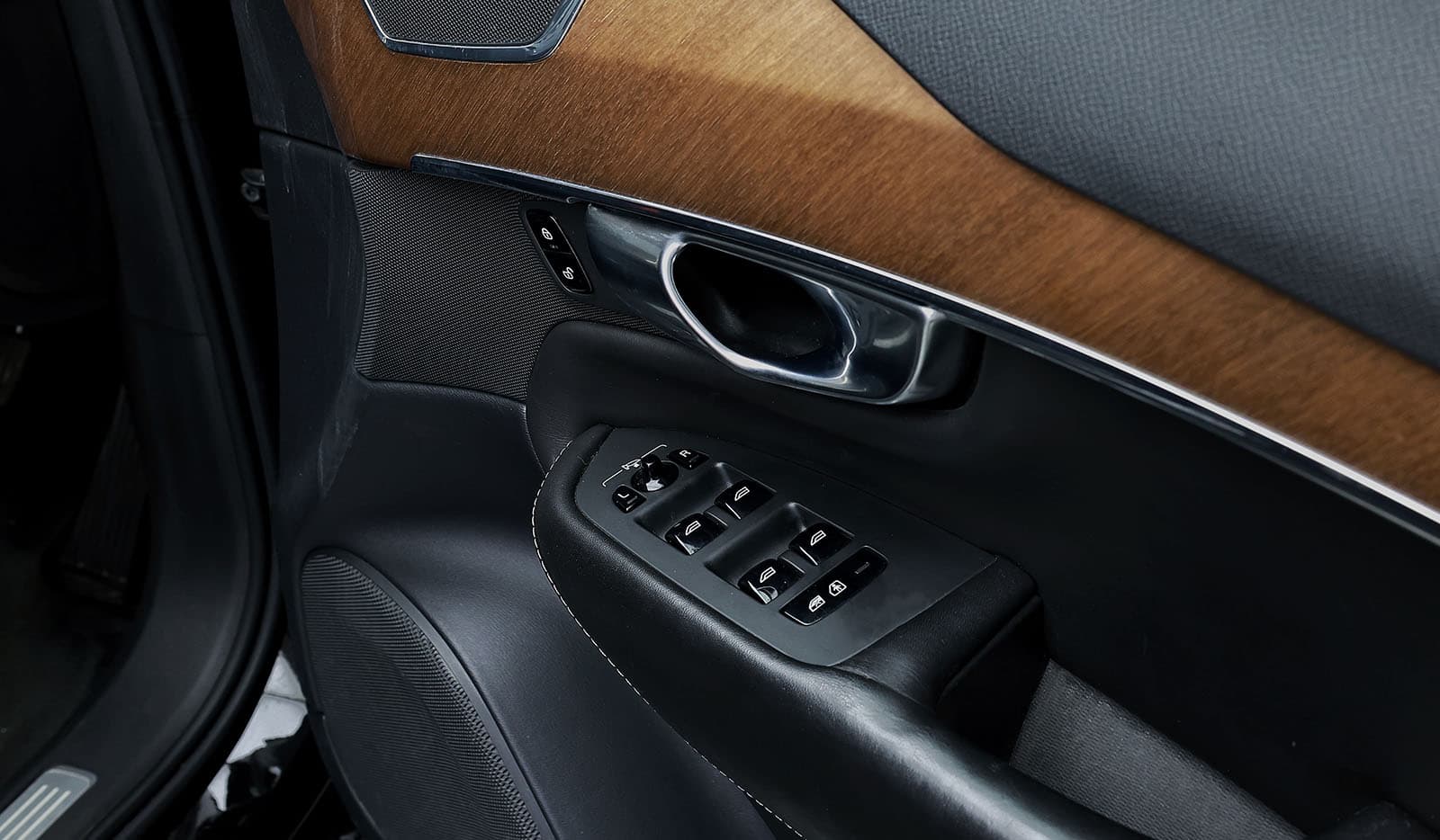 2017 Volvo XC90 T6 AWD INSCRIPTION image-10