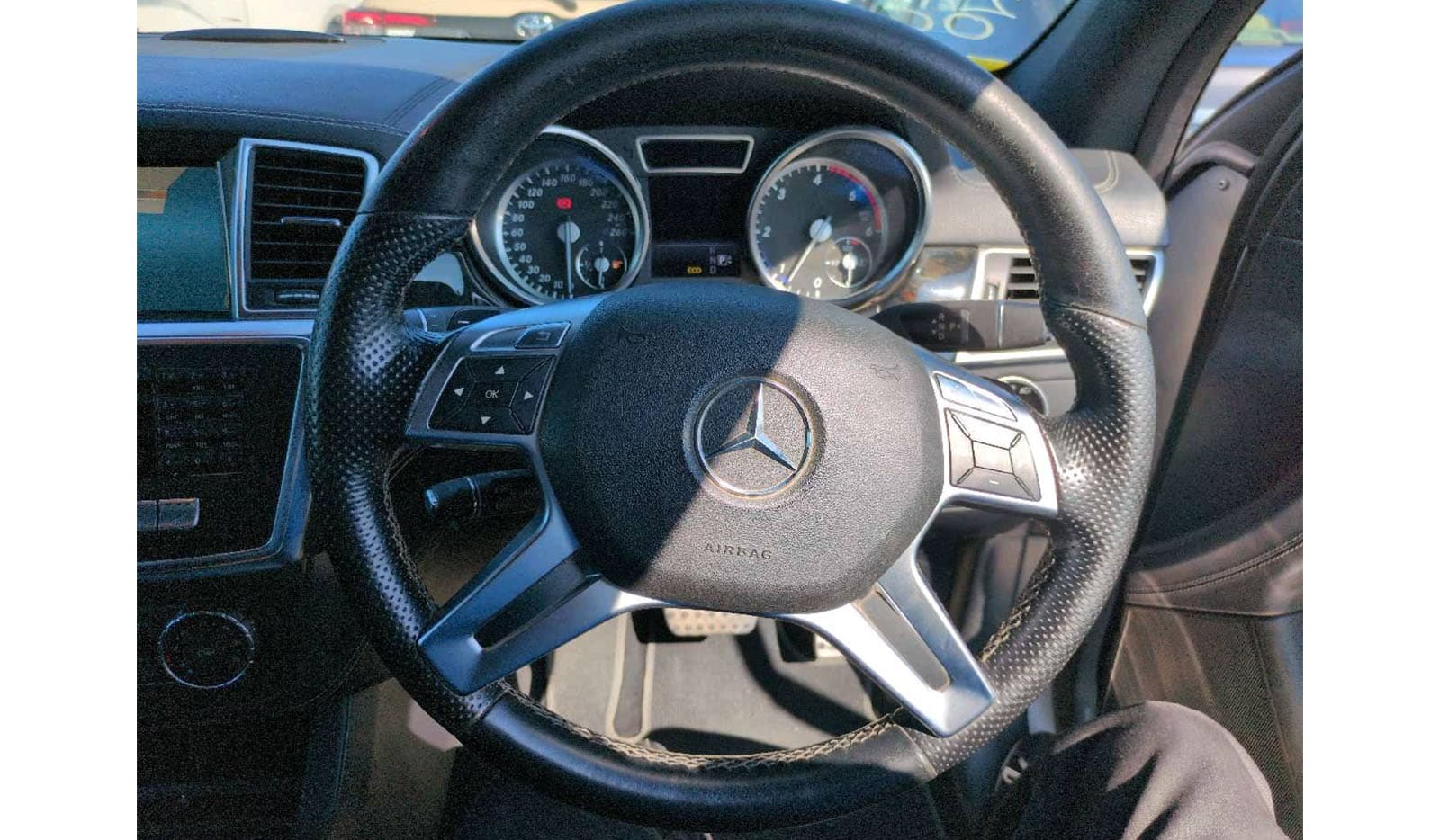 2012 Mercedes-Benz ML-Class BlueTEC 4MATIC AMG Sports Package image-6