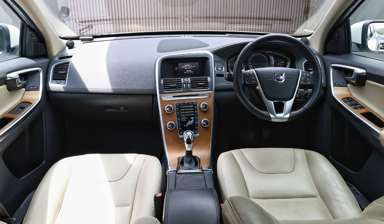 2017 Volvo XC60 D4 Clasic image-9