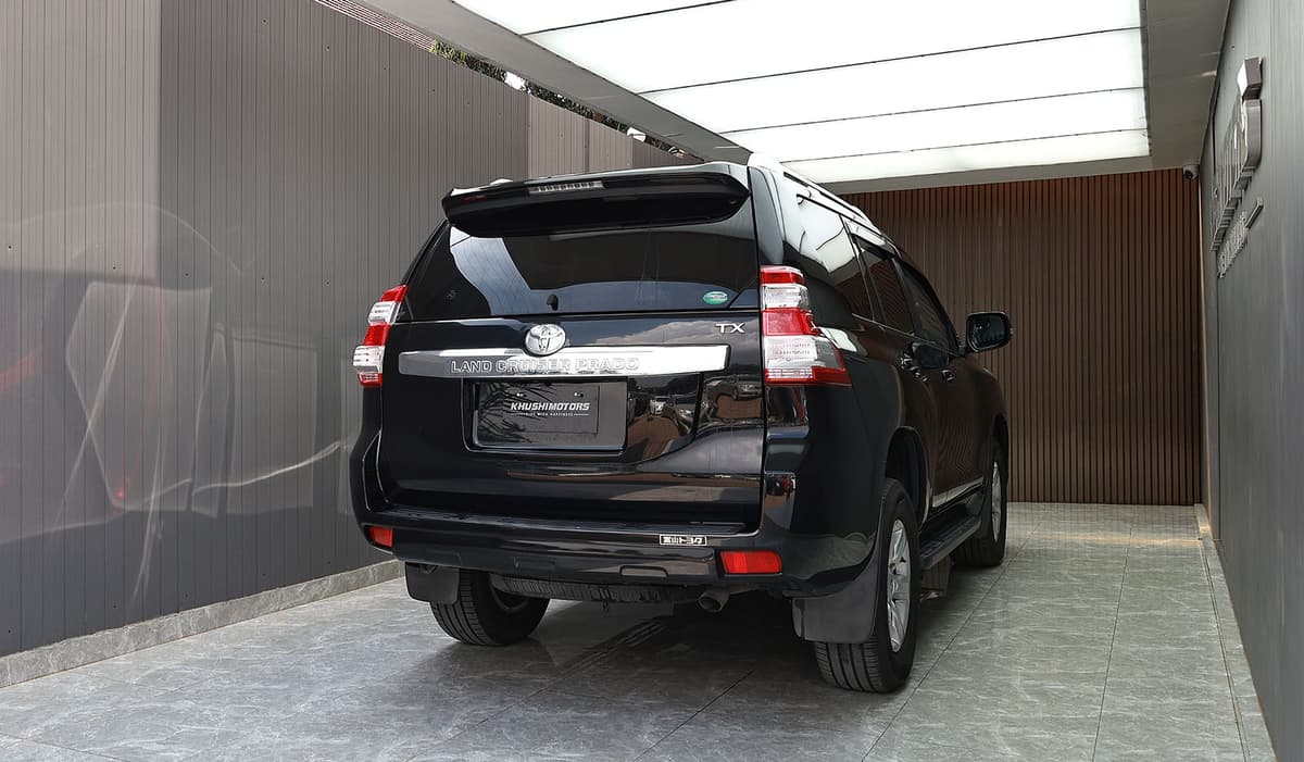 2017 Toyota Land Cruiser Prado TX image-6