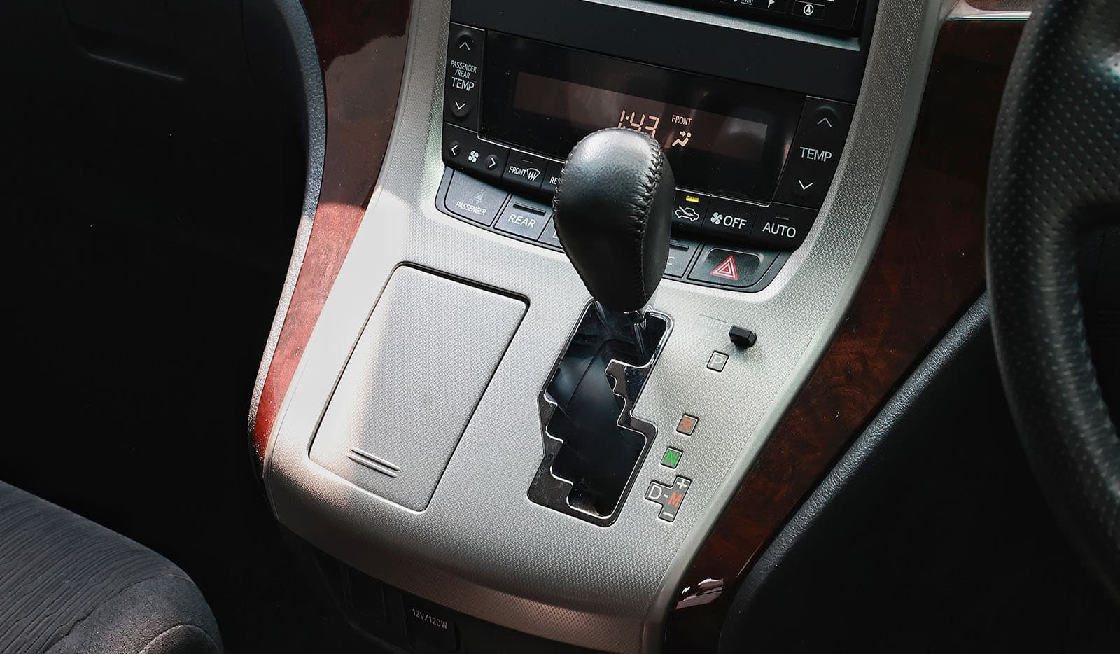 2012 Toyota Alphard 240S image-9