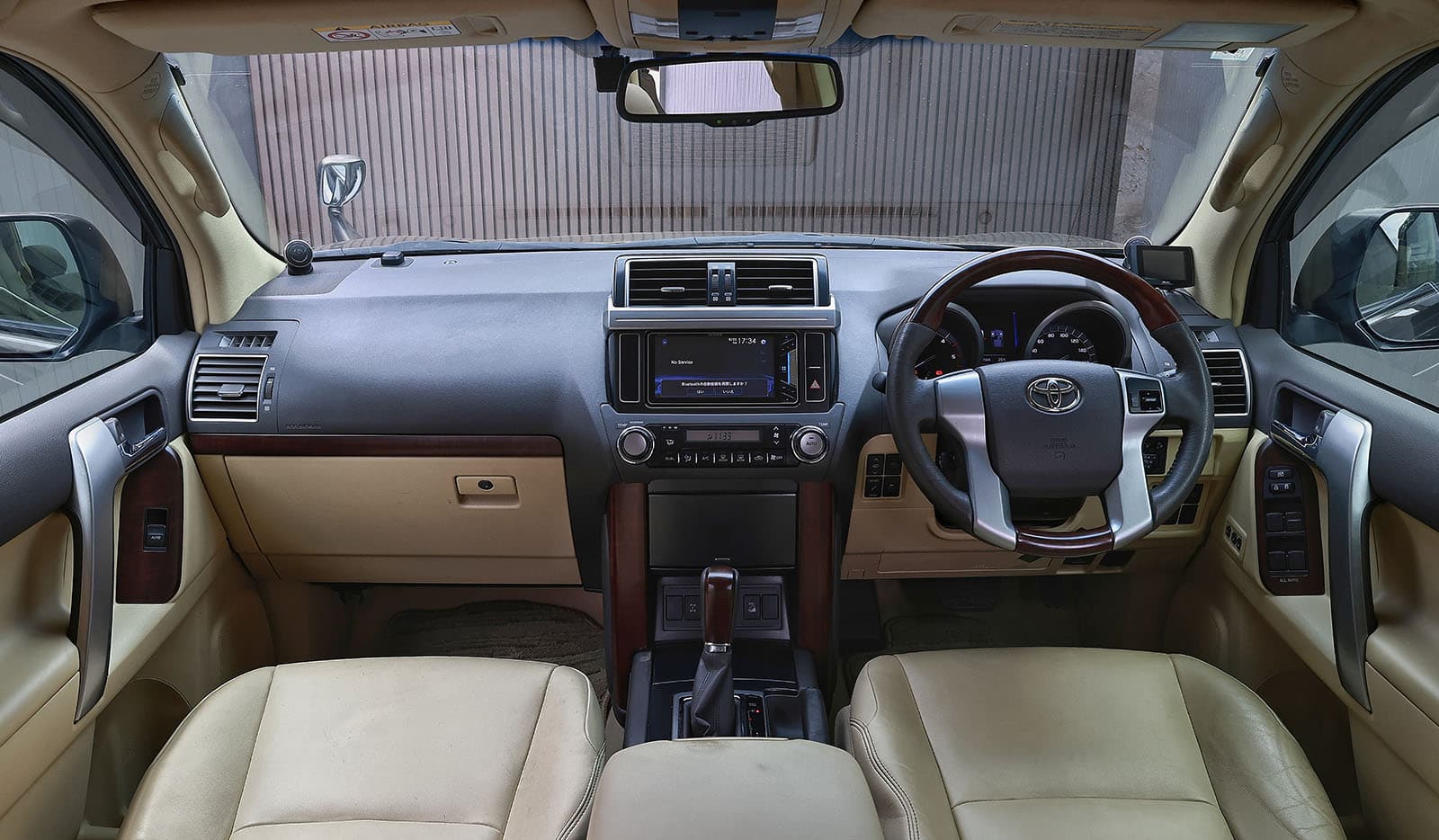 2017 Toyota Land Cruiser Prado image-8