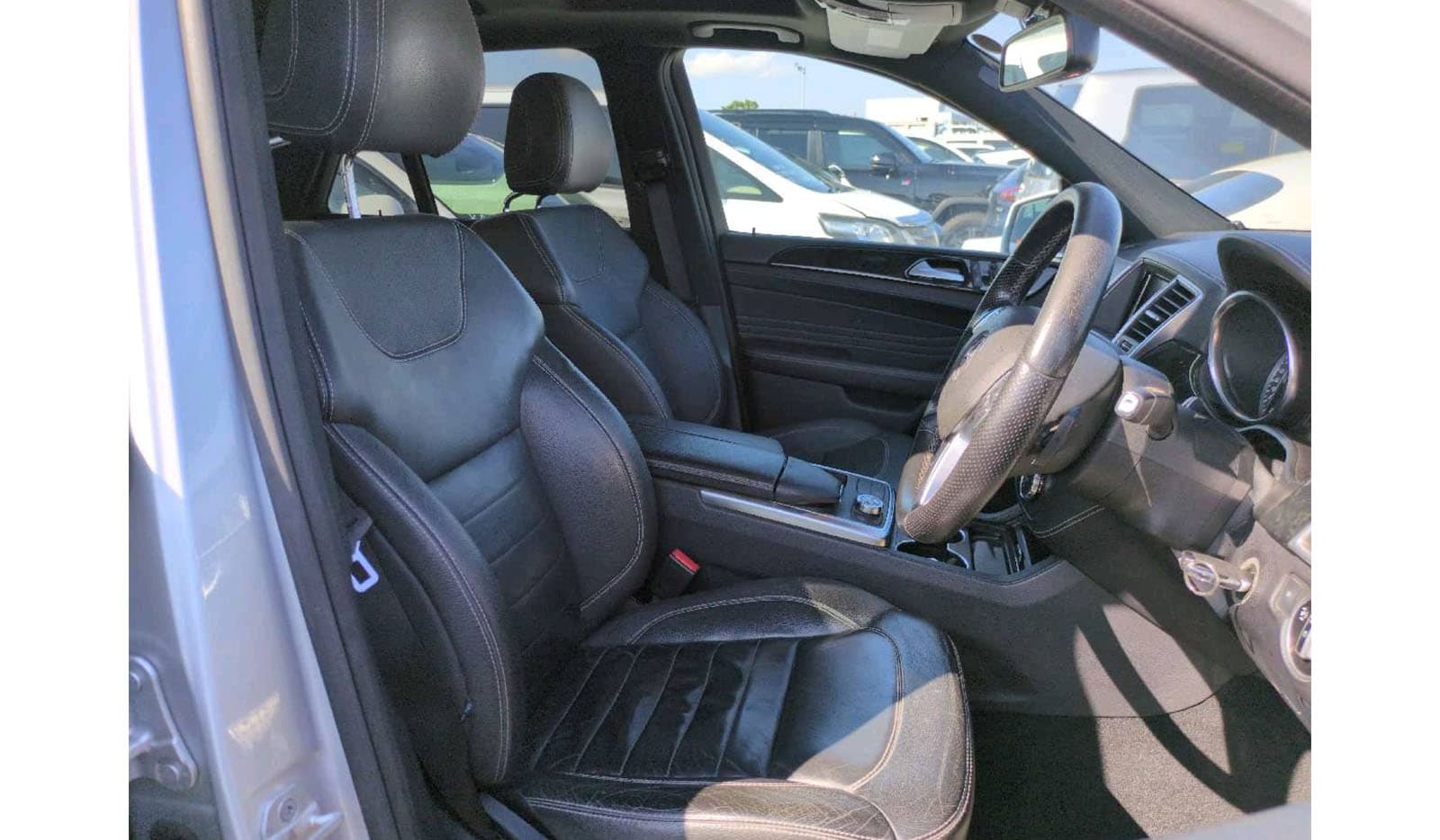 2012 Mercedes-Benz ML-Class BlueTEC 4MATIC AMG Sports Package image-5