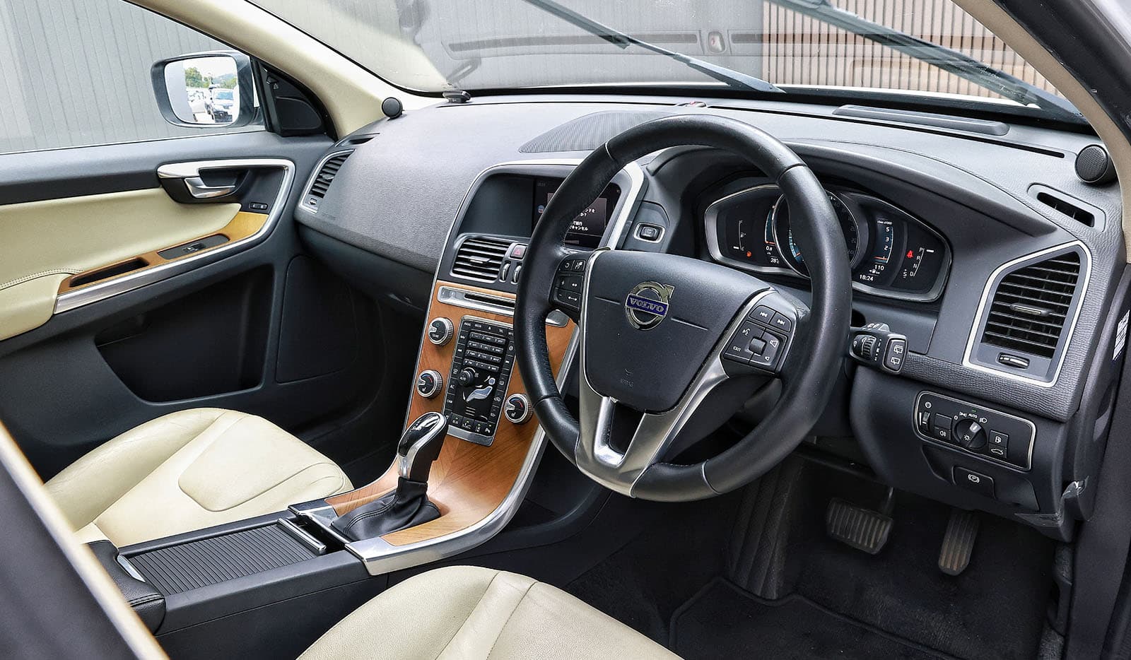 2017 Volvo XC60 D4 Clasic image-8