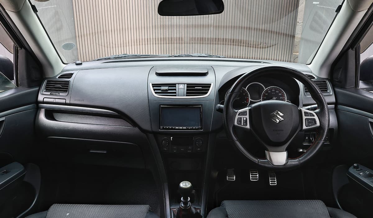 2012 Suzuki Swift Sport image-8