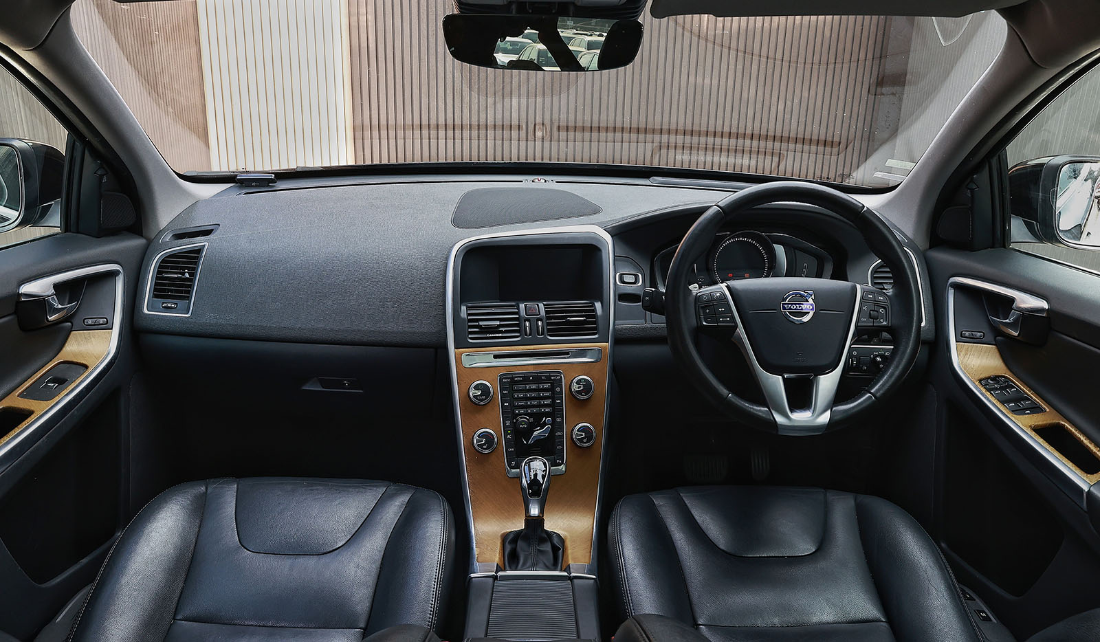 2017 Volvo XC60 D4 CLASSIC image-8