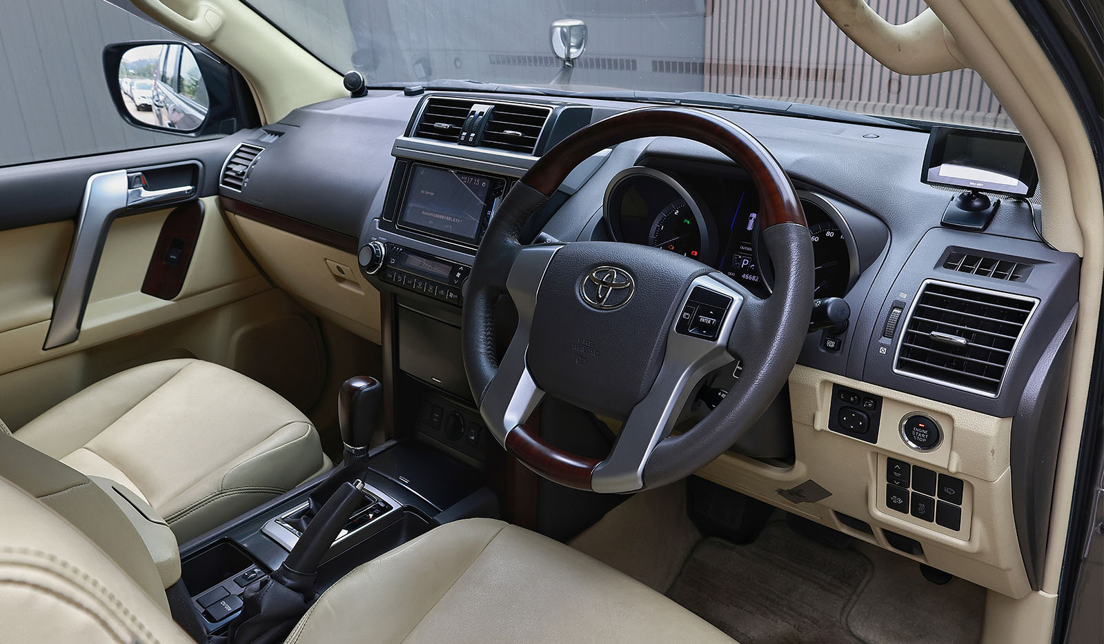 2017 Toyota Land Cruiser Prado image-7