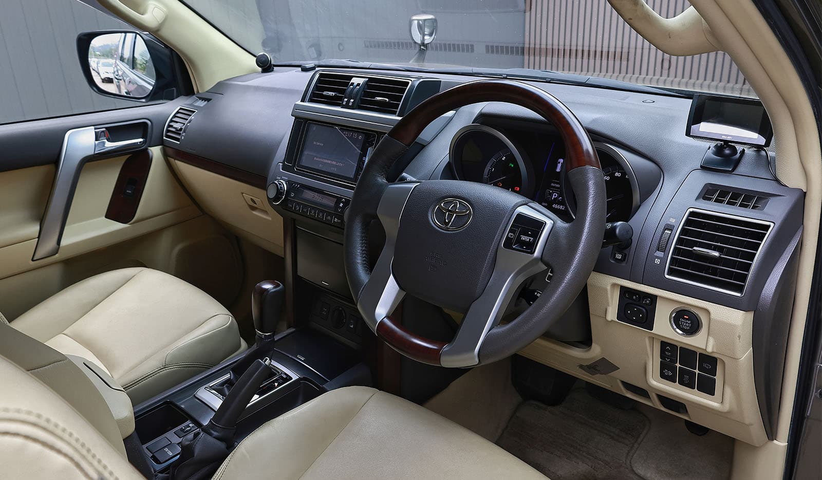 2017 Toyota Land Cruiser Prado image-7