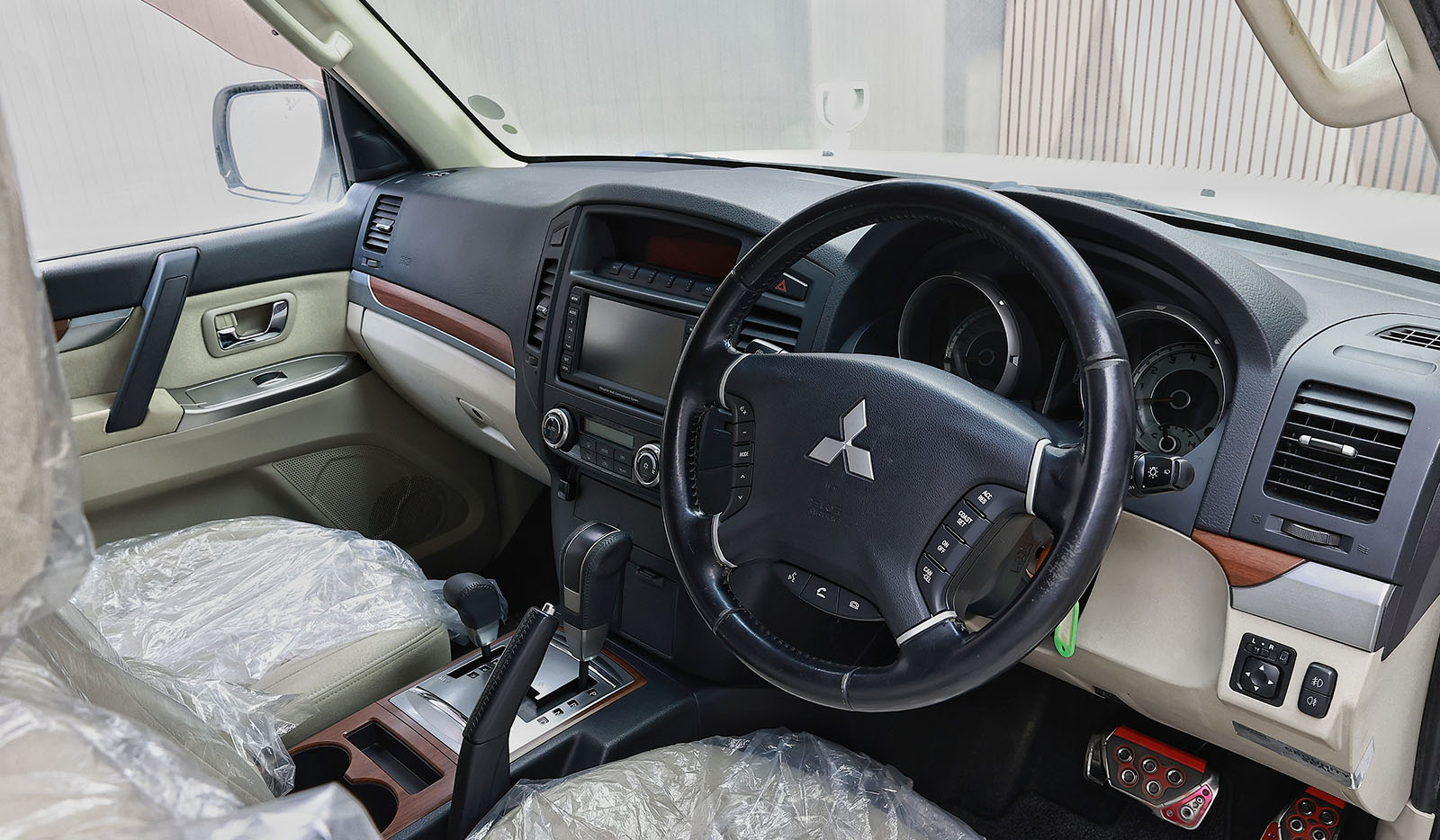 2012 Mitsubishi Pajero Long Exeed image-9