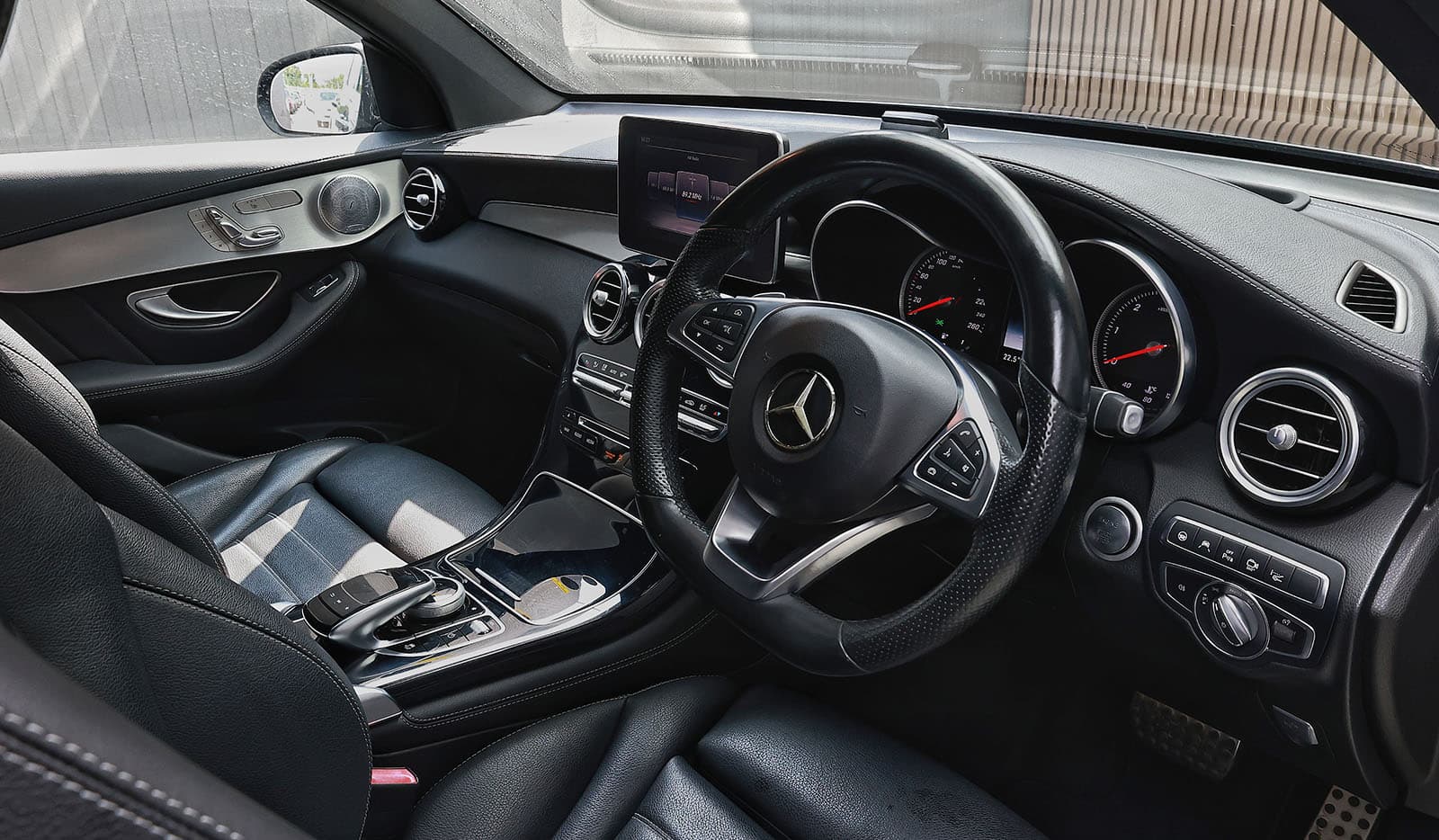 2017 Mercedes-Benz Glc 220d 4MATIC Coupe Sports image-8