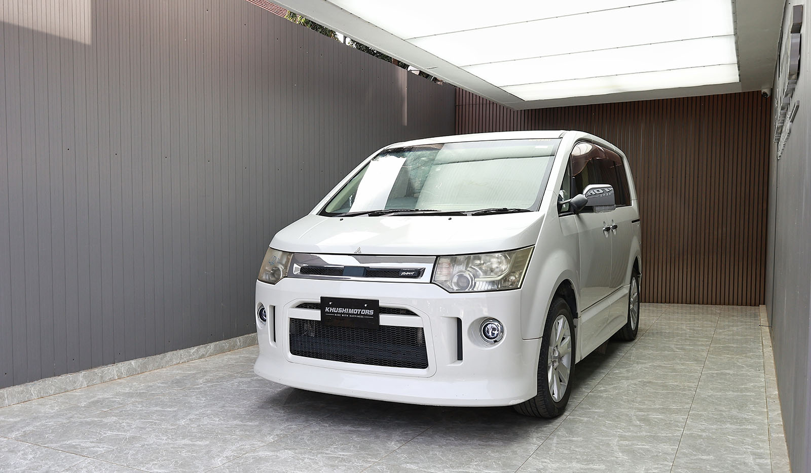 2013 Mitsubishi DelicaD5 Roadest P package image-3