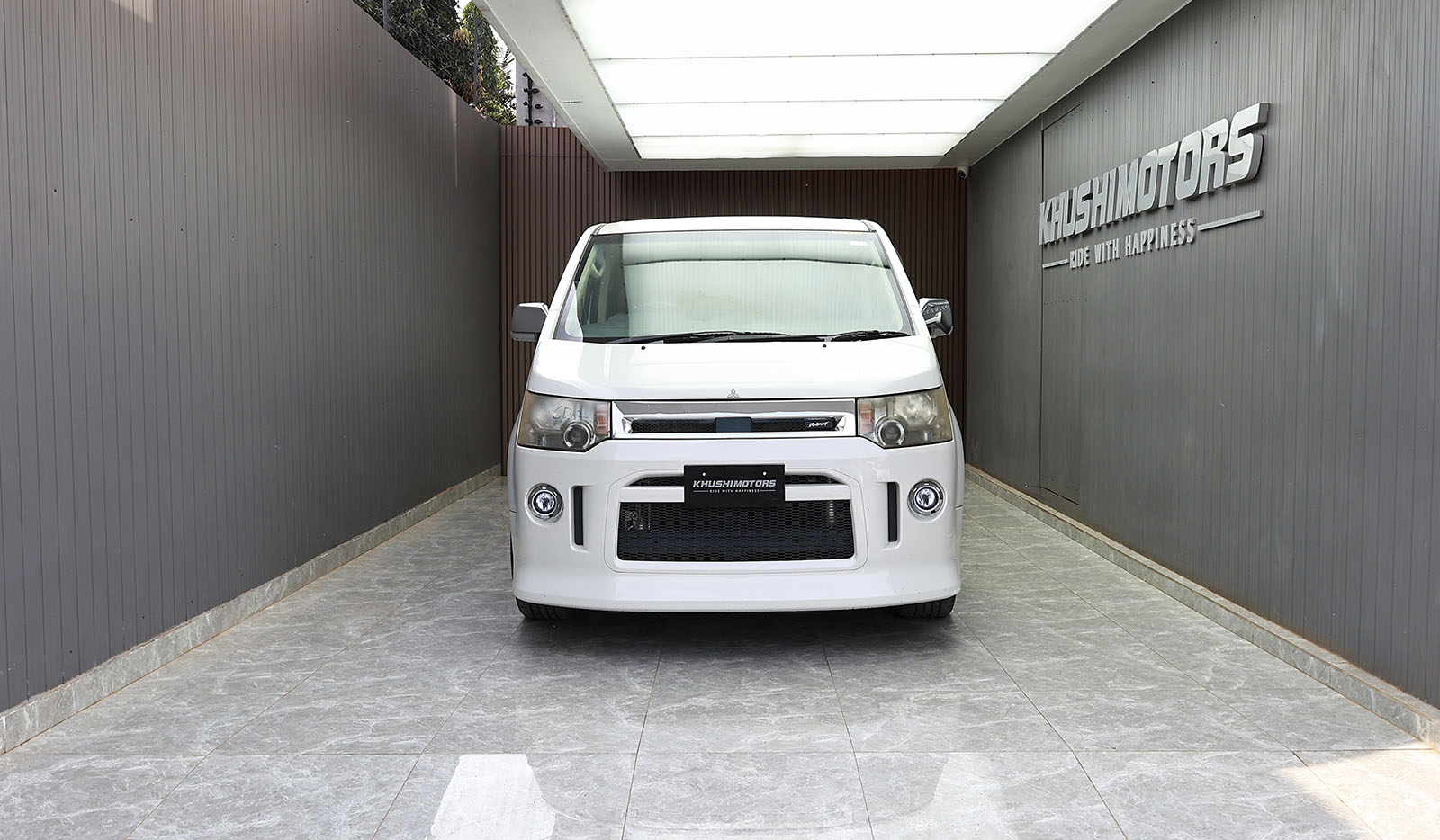 2013 Mitsubishi DelicaD5 Roadest P package image-2
