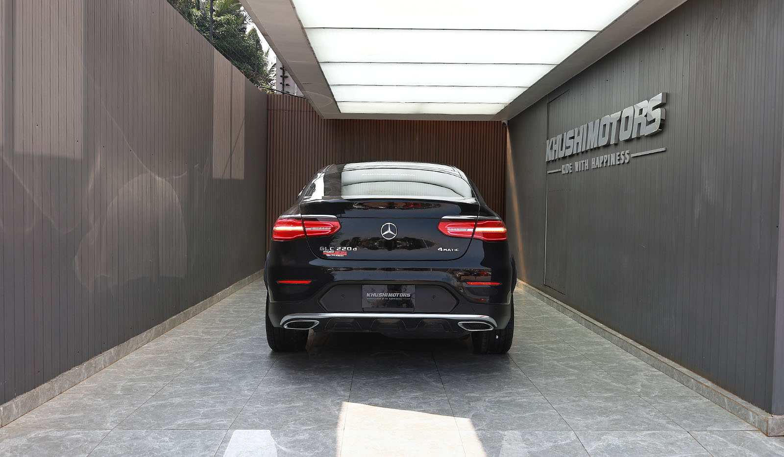 2017 Mercedes-Benz Glc 220d 4MATIC Coupe Sports image-5