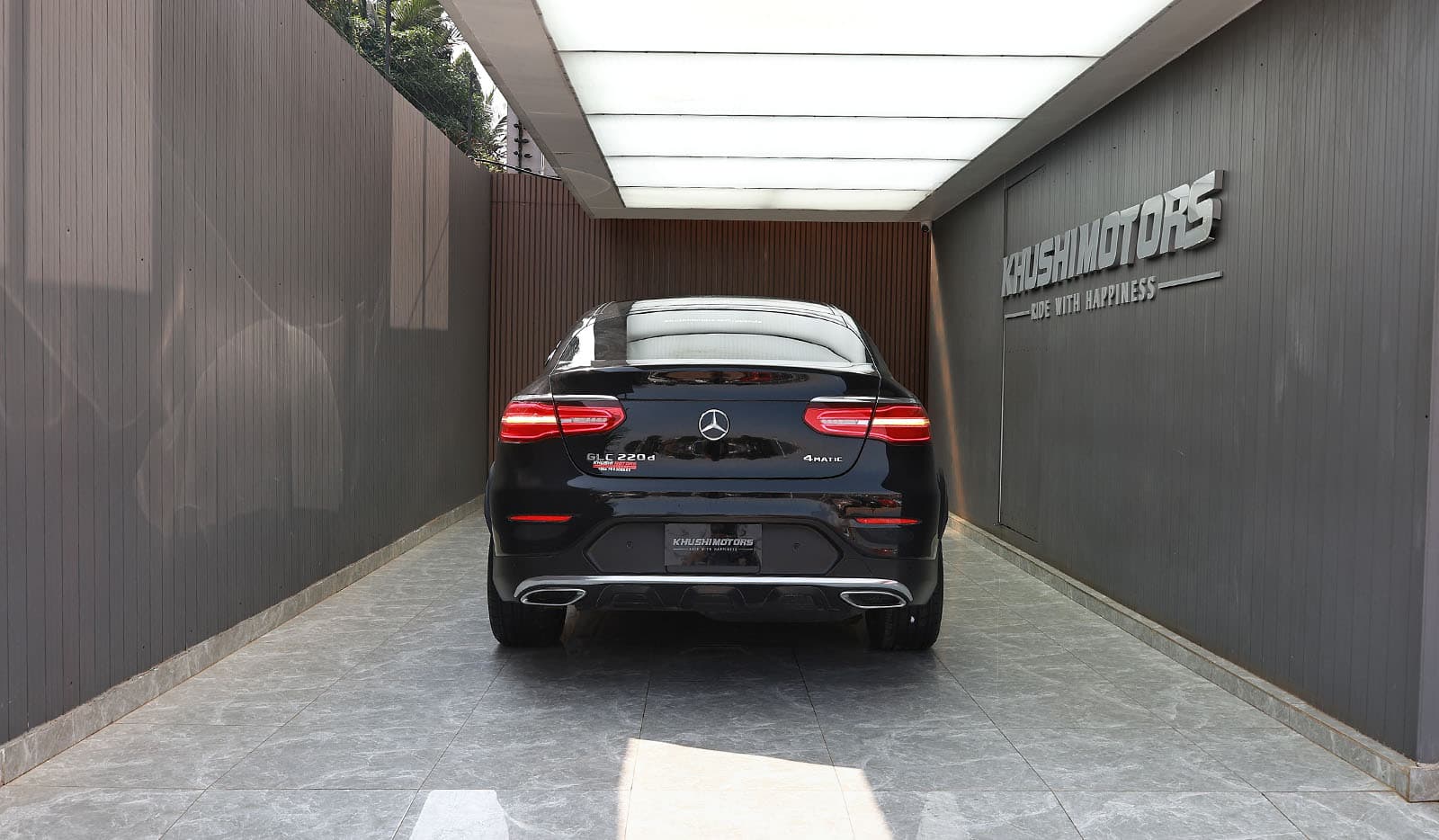 2017 Mercedes-Benz Glc 220d 4MATIC Coupe Sports image-5
