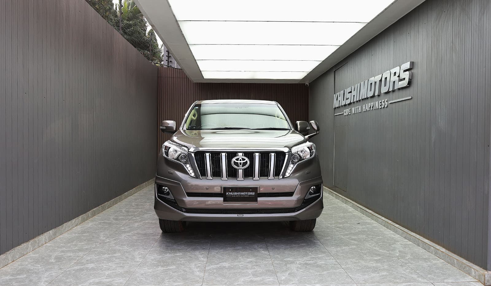 2017 Toyota Land Cruiser Prado image-2
