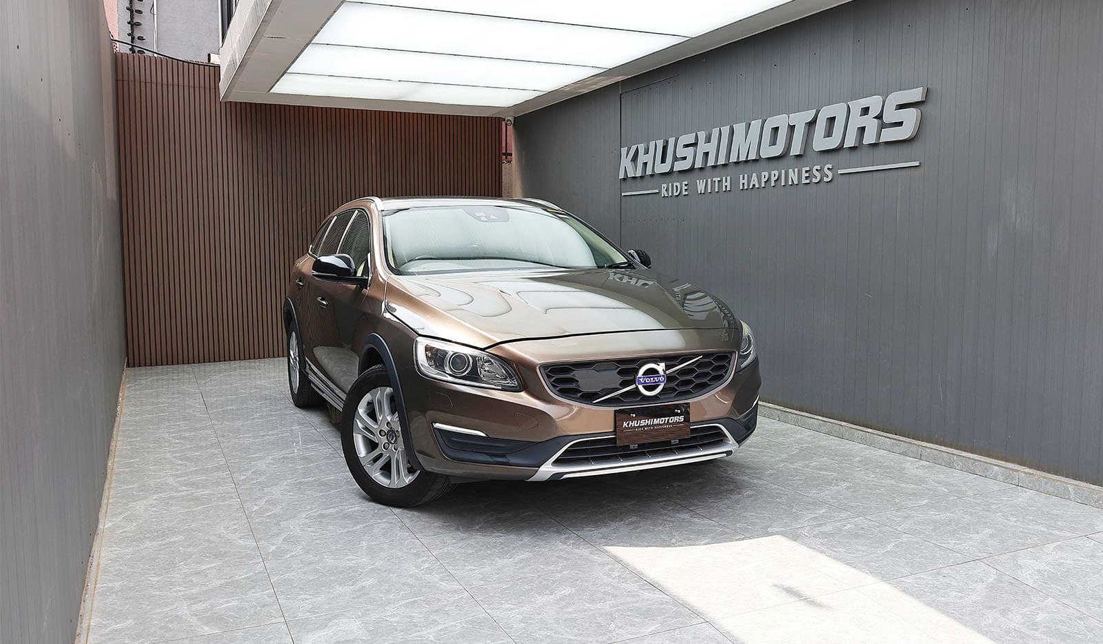 2017 Volvo V60 Cross Country D4 SE image-1