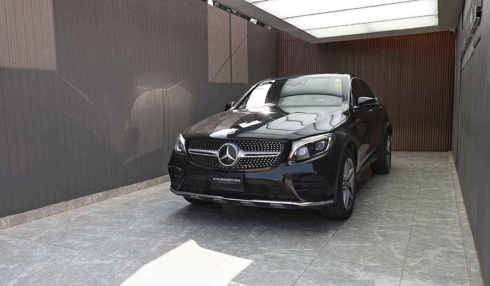 2017 Mercedes-Benz Glc 220d 4MATIC Coupe Sports image-3