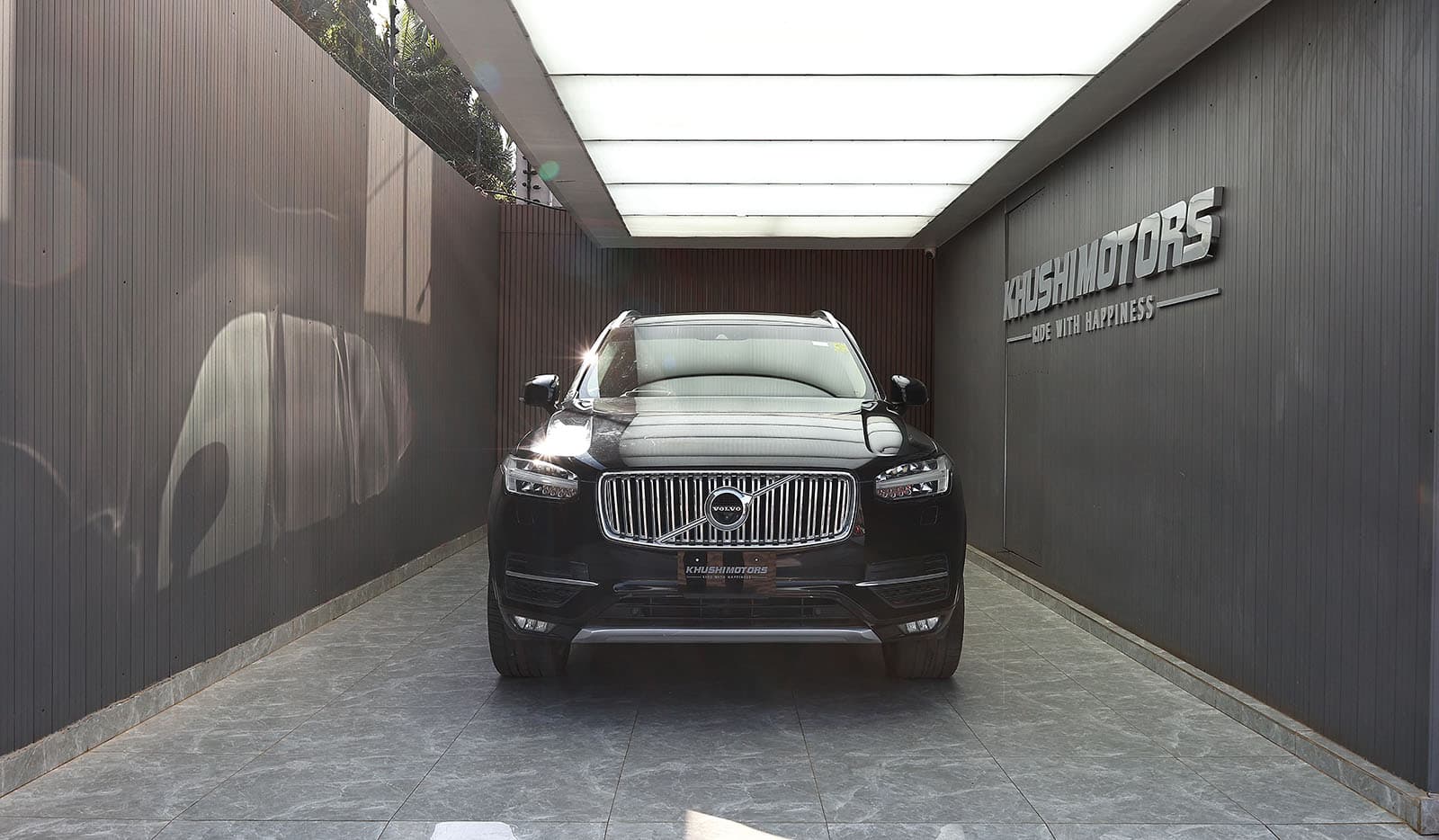 2017 Volvo XC90 T6 AWD INSCRIPTION image-2