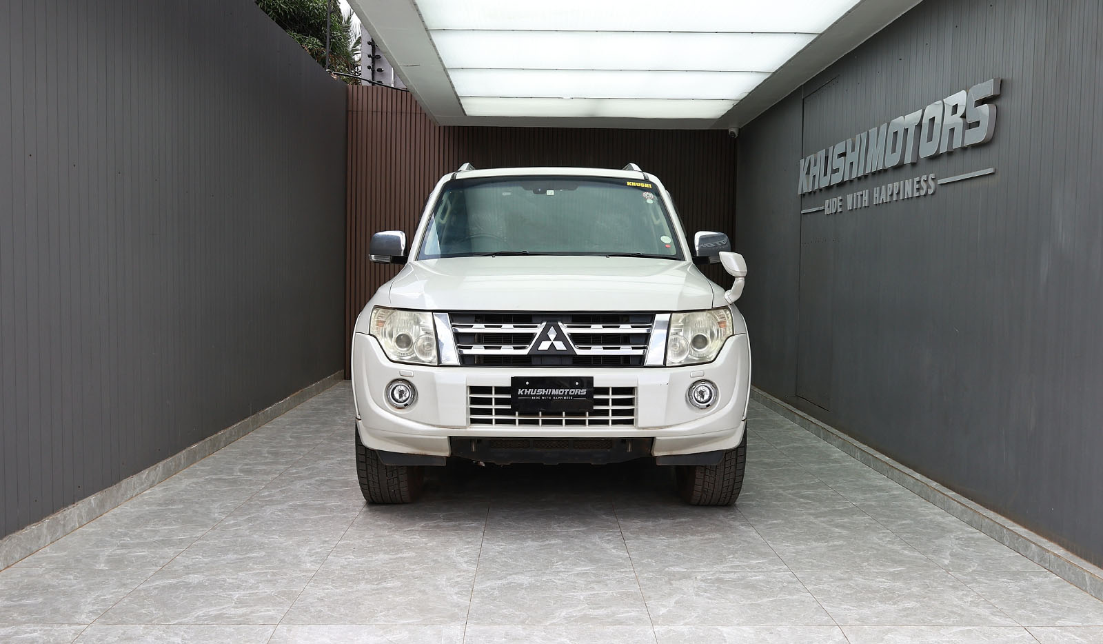 2012 Mitsubishi Pajero Long Exeed image-2