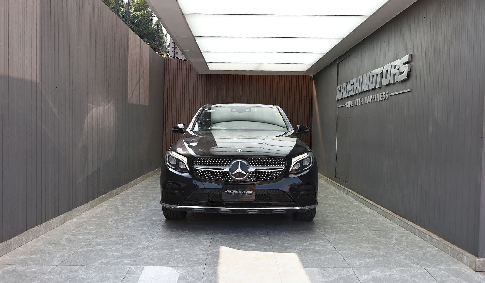 2017 Mercedes-Benz Glc 220d 4MATIC Coupe Sports image-2