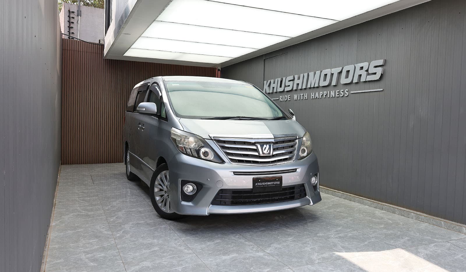 2012 Toyota Alphard 240S image-1