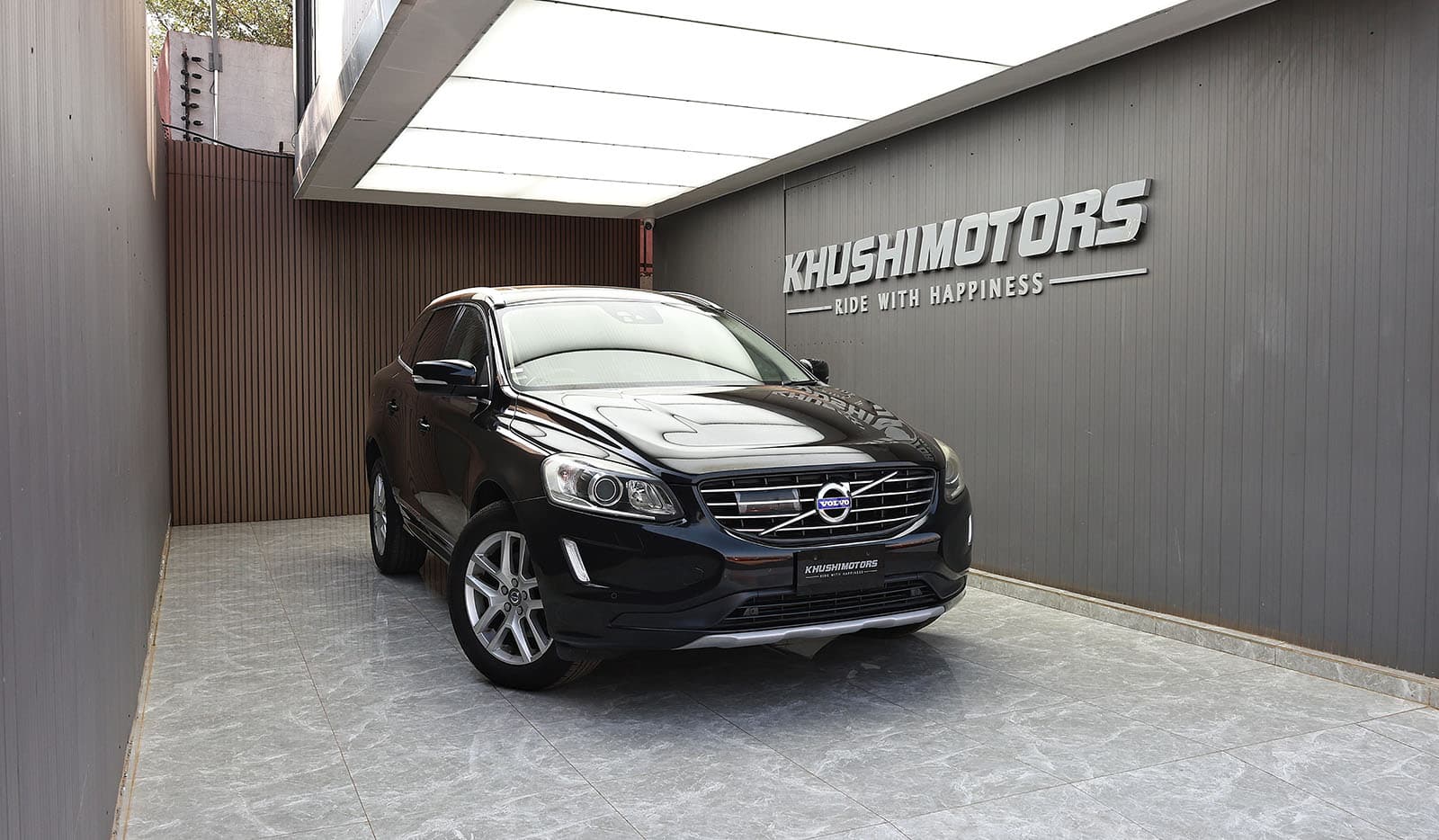 2017 Volvo XC60 D4 CLASSIC image-1