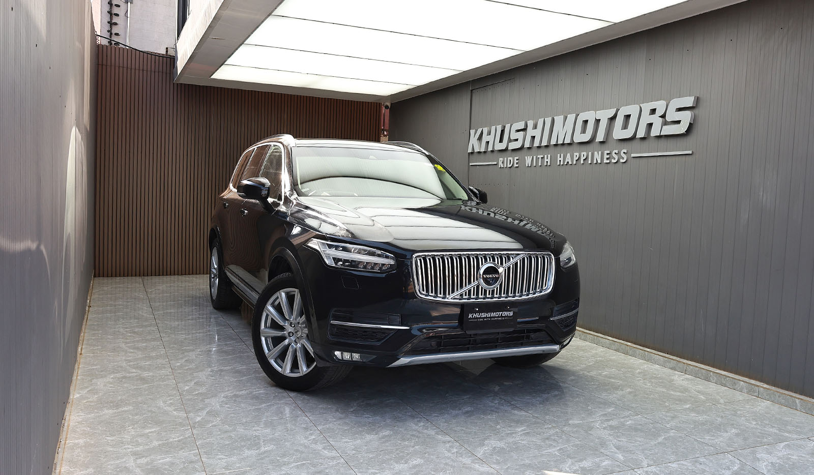 2017 Volvo XC90 T6 AWD INSCRIPTION image-1