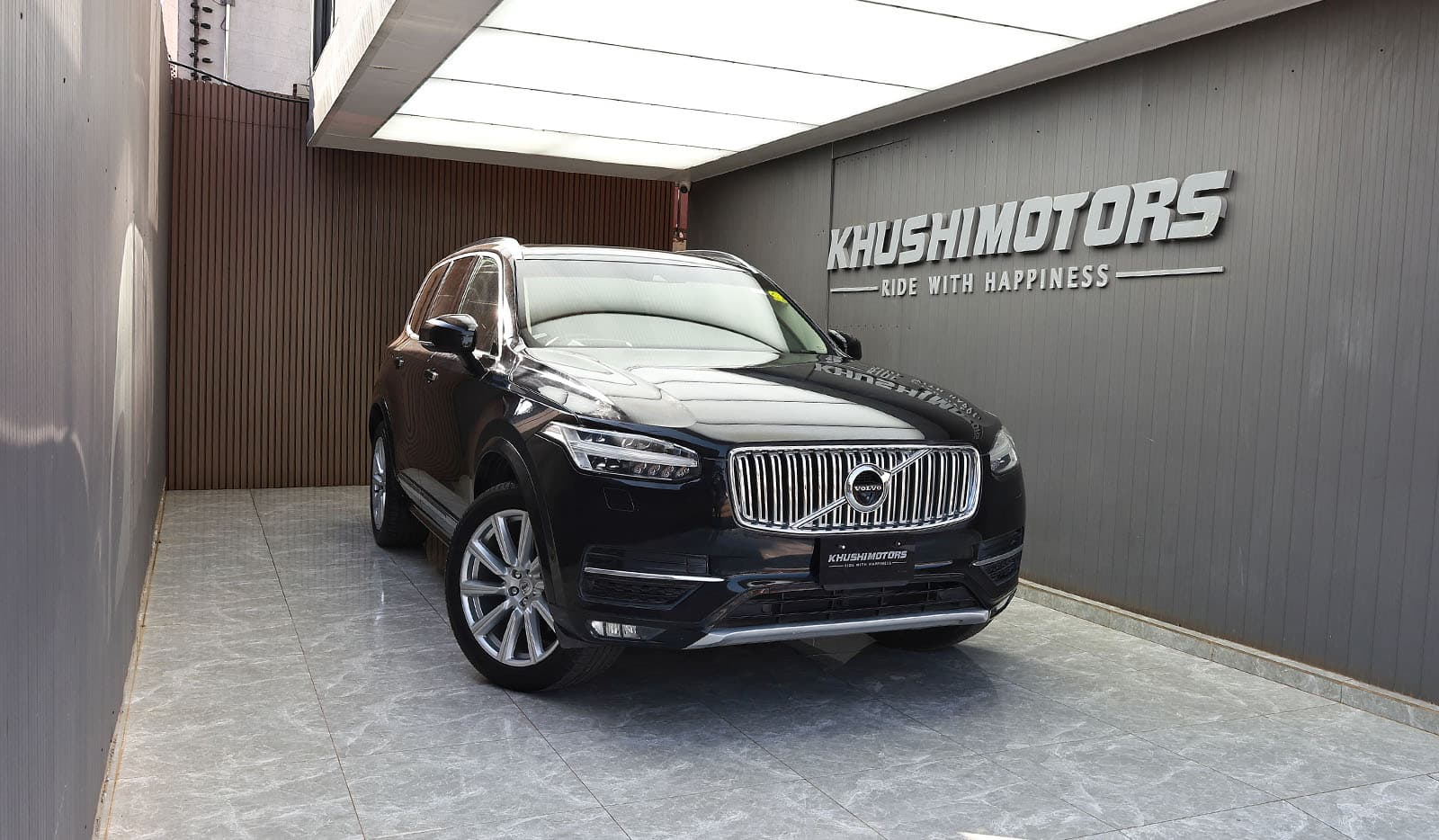 2017 Volvo XC90 T6 AWD INSCRIPTION image-1