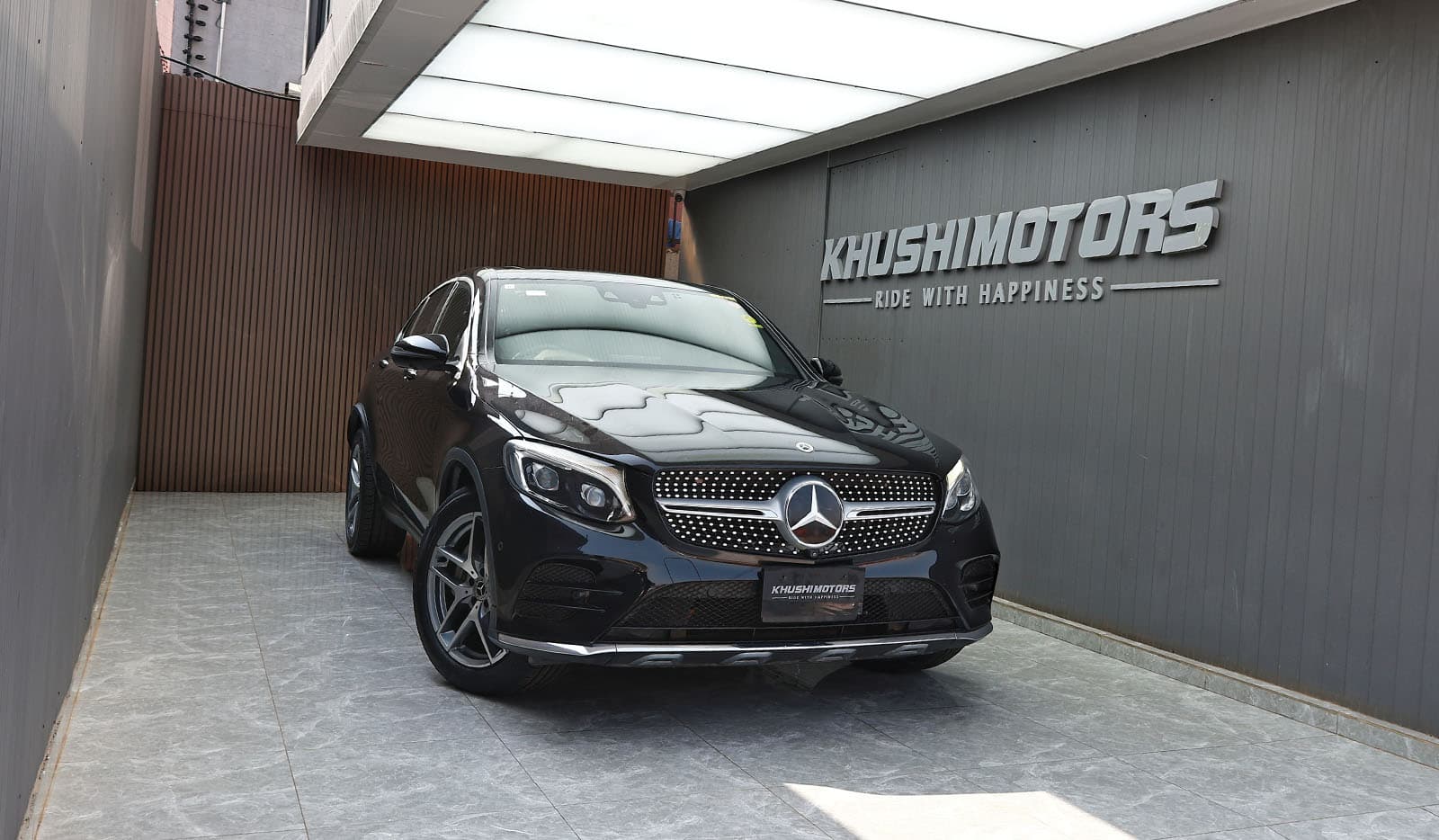 2017 Mercedes-Benz Glc 220d 4MATIC Coupe Sports image-1