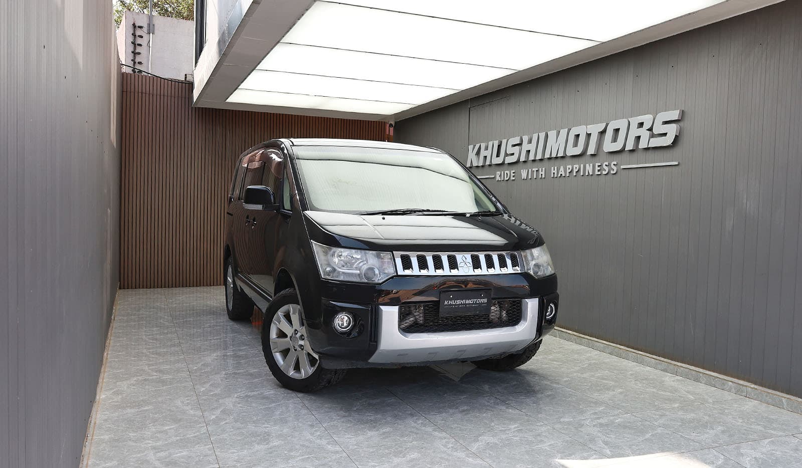 2013 Mitsubishi Delica D5 D POWER PKG image-1