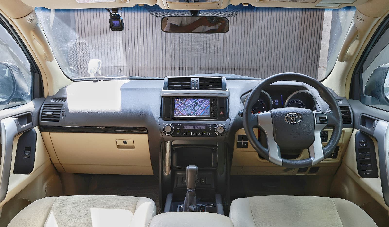 2016 Toyota Land Cruiser Prado TX image-9